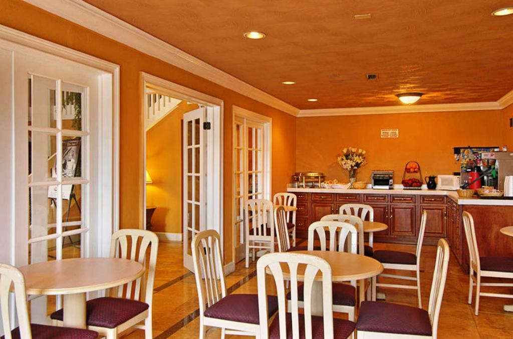 Courtyard Inn North Highlands Restoran gambar